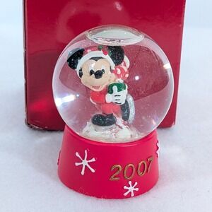 NIB Disney 2007 Skating Santa Mickey Mouse Christmas Holiday Mini Snow Globe